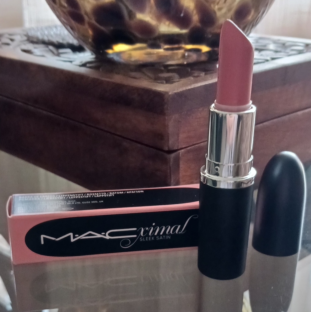 MAC MACximal Sleek Satin Lipstick, CREME CUP 832, NIB